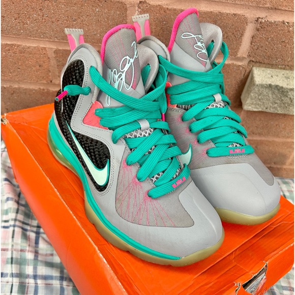 Nike Lebron 9 GS South Beach
Size 6.5Y - Picture 3 of 9
